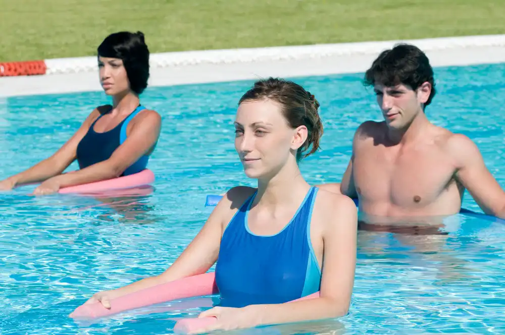 Quels exercices peut on faire en piscine pour maigrir