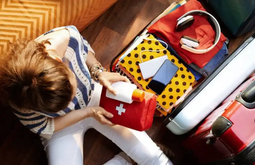 Que faut il mettre dans sa trousse de secours pour un voyage à l’étranger